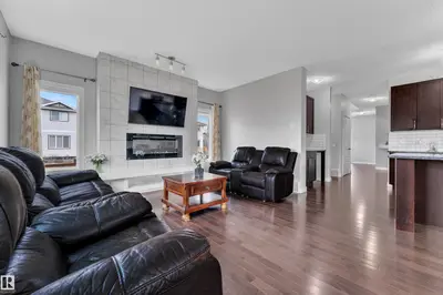 Interior photo 4 of 1452 30 ST NW