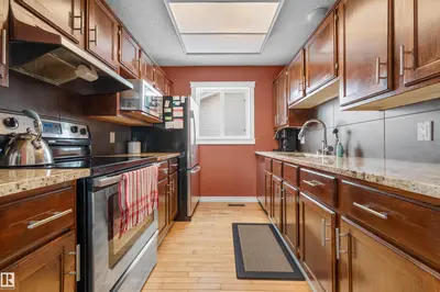 Interior photo 4 of 1127 36 ST NW