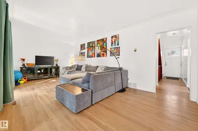 Interior photo 3 of 6807 112A ST NW