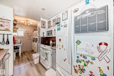 Interior photo 4 of 582 ABBOTTSFIELD RD NW