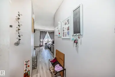 Interior photo 1 of 582 ABBOTTSFIELD RD NW