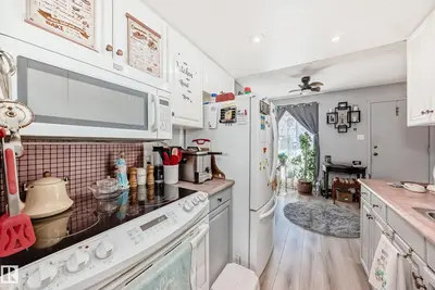 Interior photo 3 of 582 ABBOTTSFIELD RD NW