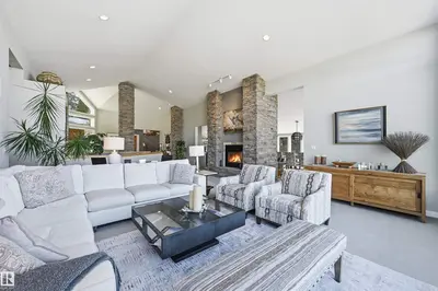 Interior photo 4 of 15625 WHITEMUD RD NW