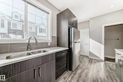 Interior photo 3 of #75 2803 James Mowatt TR SW