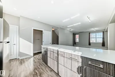 Interior photo 4 of #75 2803 James Mowatt TR SW