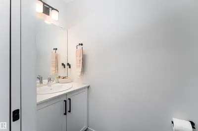 Interior photo 3 of 10 Taylor PL