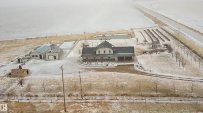 Interior photo 4 of 114039 range road 221