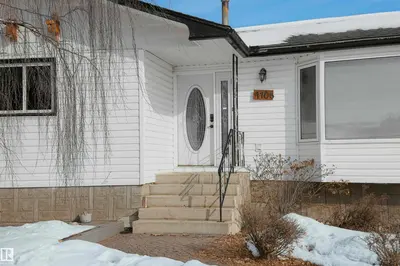 Interior photo 1 of 4706 54 AV