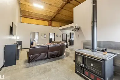 Interior photo 3 of 50531 RGE ROAD 14