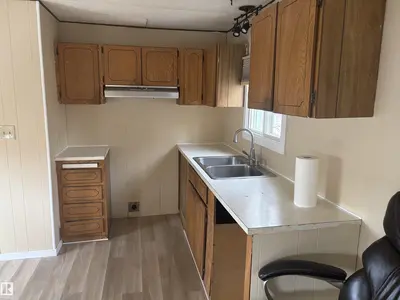 Interior photo 3 of 14 5020 50 ST