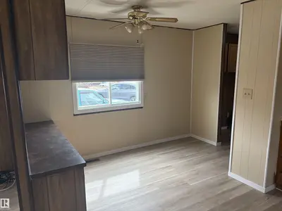 Interior photo 4 of 14 5020 50 ST