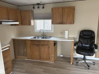 Interior photo 2 of 14 5020 50 ST