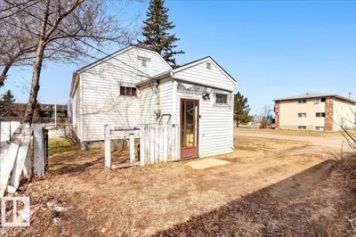 Interior photo 1 of 4529 46A AV