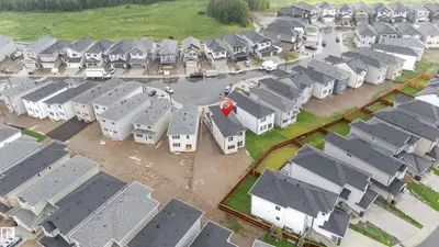 Interior photo 2 of 1336 11 AV NW