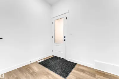 Interior photo 4 of 1336 11 AV NW