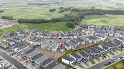 Interior photo 3 of 1336 11 AV NW