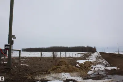 Interior photo 2 of twp 655 RR185