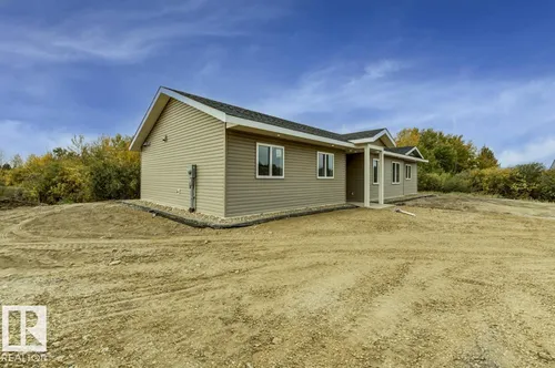 #60 50106 Range Road 200, Rural Beaver County - $725,000