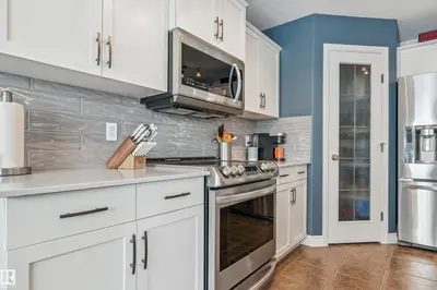 Interior photo 4 of 21 HILLCREST PT