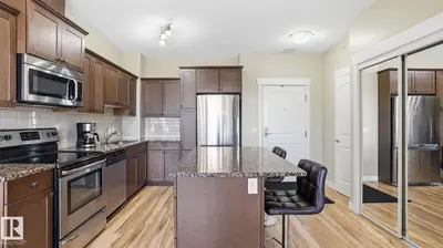 Interior photo 1 of #421 511 QUEEN ST