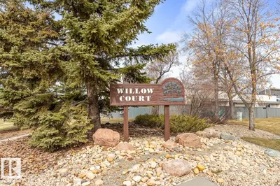 Interior photo 1 of 626 WILLOW CT NW