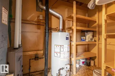 Interior photo 4 of 626 WILLOW CT NW