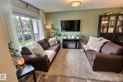 Interior photo 3 of 565 CHAPPELLE DR SW