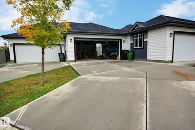 Interior photo 1 of 565 CHAPPELLE DR SW