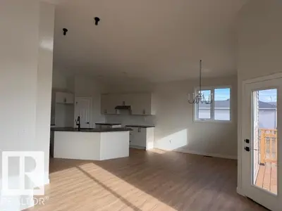 Interior photo 2 of 4215 55 AV