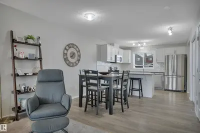 Interior photo 3 of 427 SIMPKINS LI