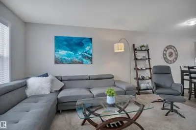 Interior photo 2 of 427 SIMPKINS LI