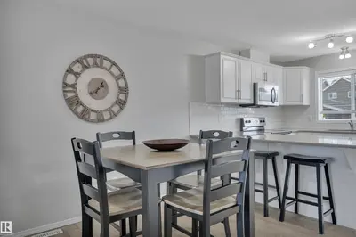 Interior photo 4 of 427 SIMPKINS LI