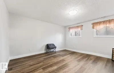 Interior photo 3 of 1009 15 AV