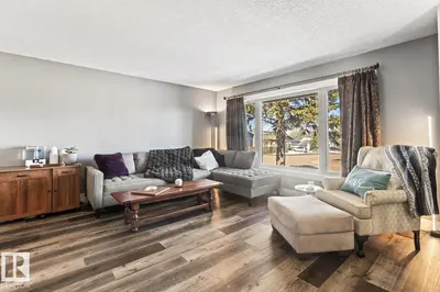 Interior photo 1 of 1009 15 AV