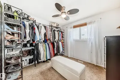 Interior photo 3 of 660 VILLAGE DR