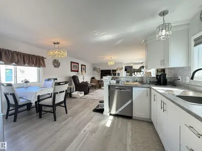 Interior photo 3 of 50 Willow Park ES