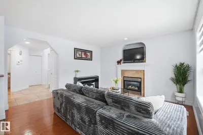 Interior photo 4 of 3016 24 Ave NW