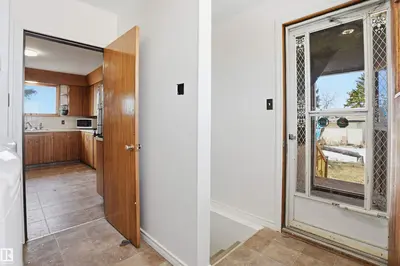 Interior photo 1 of 171006 TWP 534