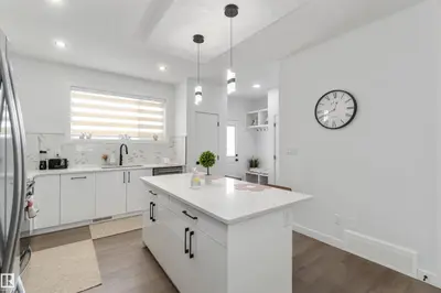 Interior photo 3 of 124 28 ST SW
