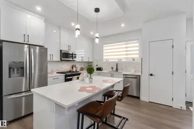 Interior photo 4 of 124 28 ST SW