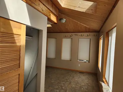 Interior photo 3 of 404, 59201 Range Road 95