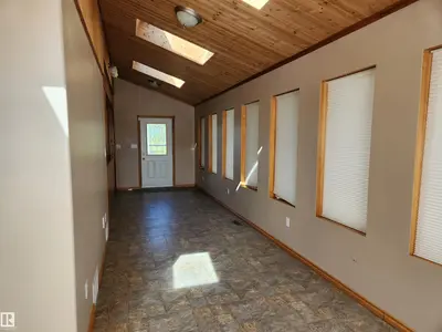 Interior photo 4 of 404, 59201 Range Road 95