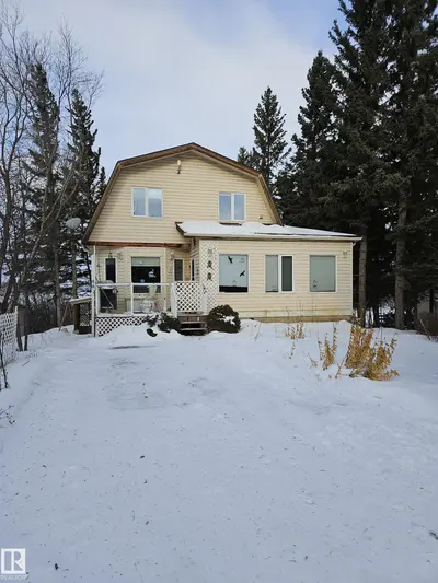 Interior photo 1 of 404, 59201 Range Road 95