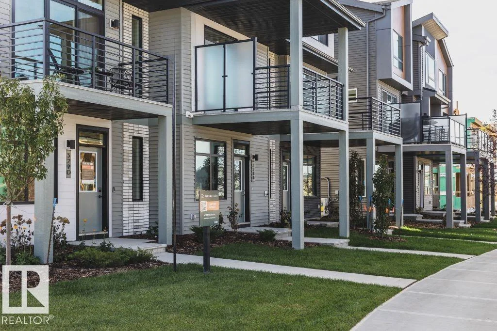 305 32 ST SW, Edmonton - 3 bedroom Residential Attached for sale