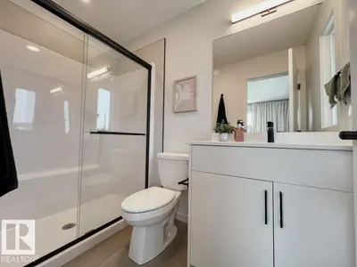 Interior photo 4 of 305 32 ST SW