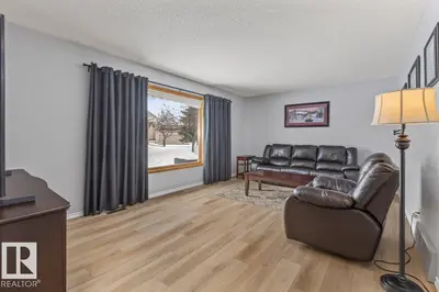 Interior photo 4 of 219 KNOTTWOOD RD N NW