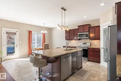 Interior photo 3 of 137 Wellington PL