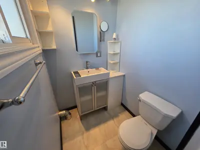 Interior photo 4 of 4924 50A AV