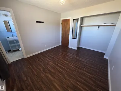 Interior photo 3 of 4924 50A AV