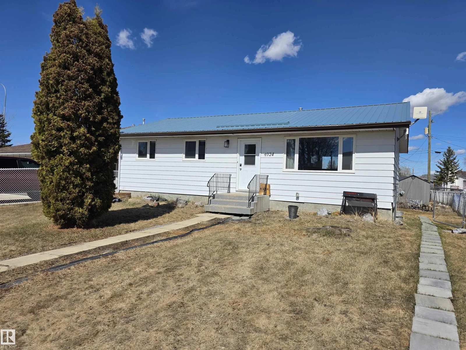 4924 50A AV, Entwistle - 4 bedroom Detached Single Family for sale